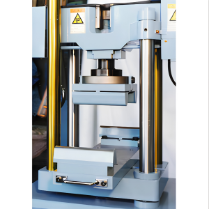 Concrete three-point bending device
